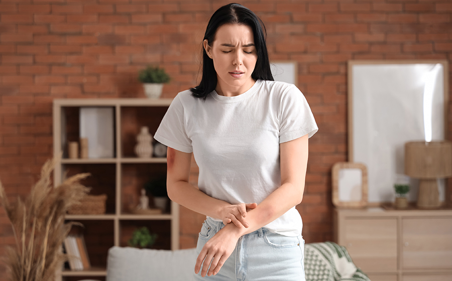 Wybroczyny na skórze u kobiety chorującej na cTTP